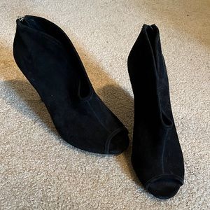 Black suede Vince Camuto heels
